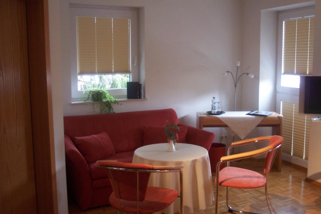 Hotel Garni Zur Bergstrasse Zwingenberg  Zimmer foto